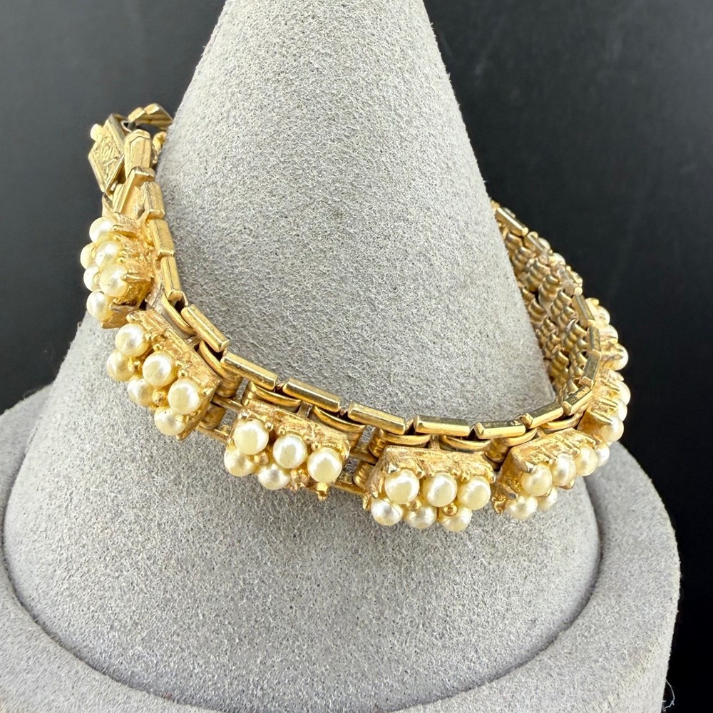 Vintage Faux Pearl Link Bracelet Gold Tone Clasp Women 6in READ